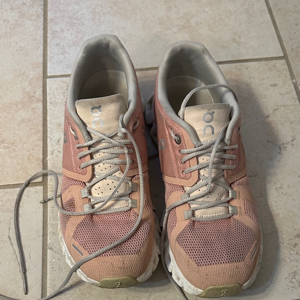 On cloud Running Women's Pink Running Shoes